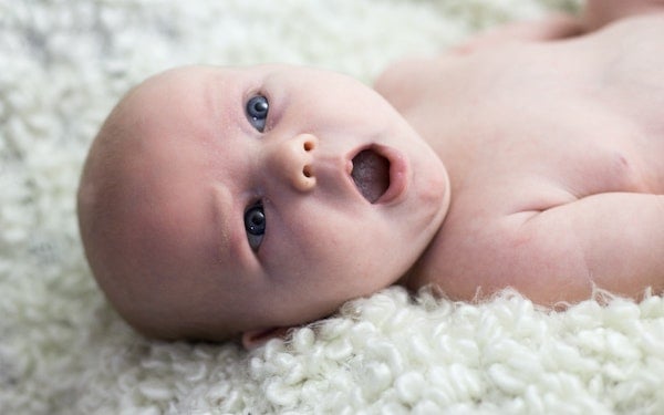 a baby yawning as a sleepy cue for a nap | The Peaceful Sleeper 