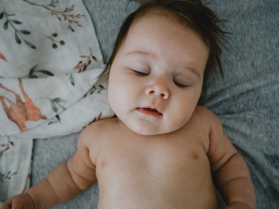 a 4 month baby going through sleep training to overcome a regression | The Peaceful Sleeper 