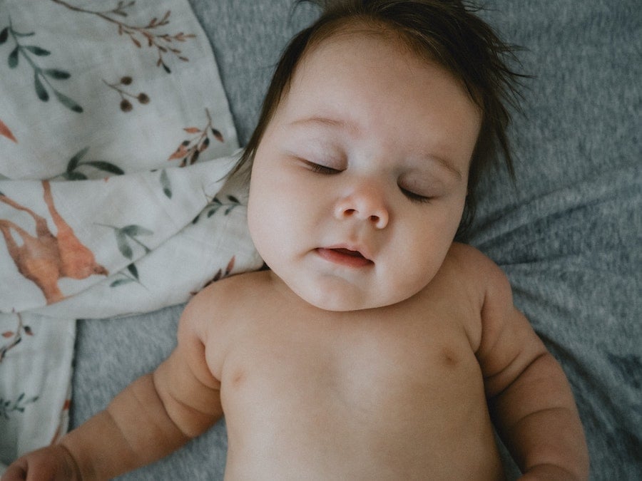 Baby Sleep Training: A Guide For The 4 Month Sleep Regression – Sunday Hug