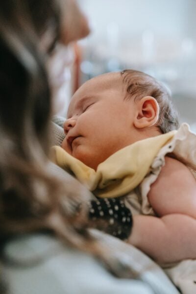 Newborn baby napping as part of a sleep training session |The Peaceful Sleeper