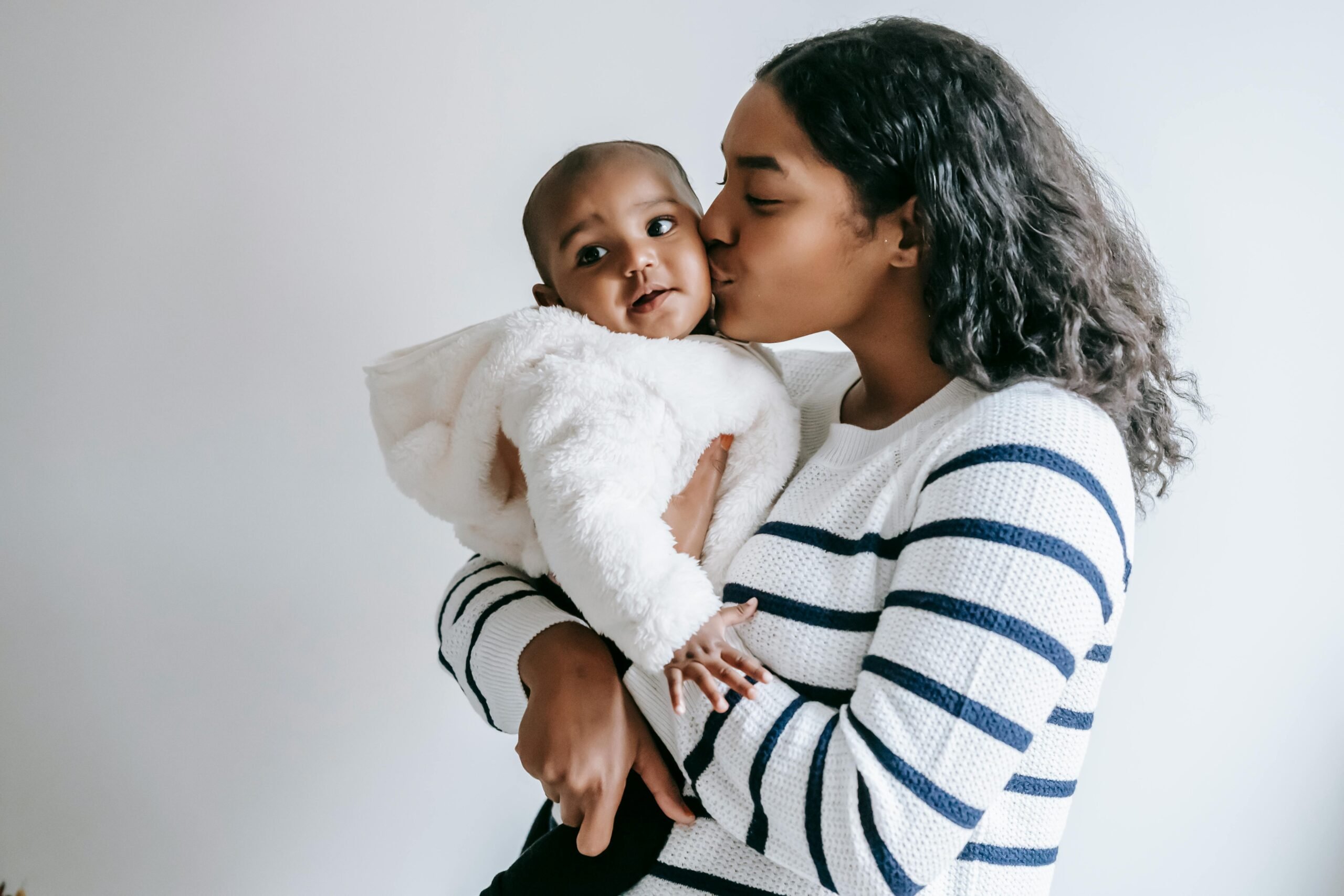 5 Basic Principles to Thrive in Motherhood Blog | The Peaceful Sleeper